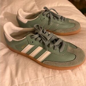 Adidas Samba’s in Green, Brand New